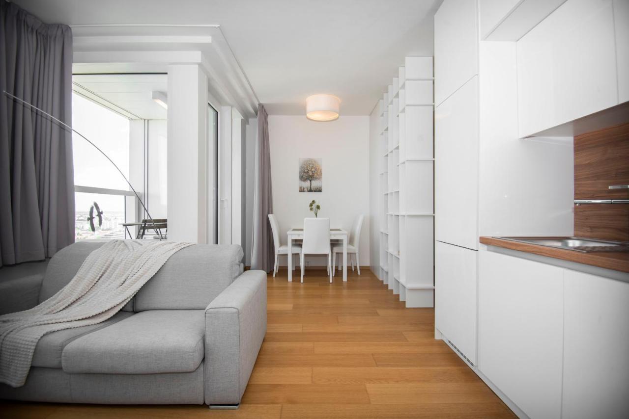 Apartamento Luxury 1Bdrm On The 28Th Floor Bratislava Exterior foto