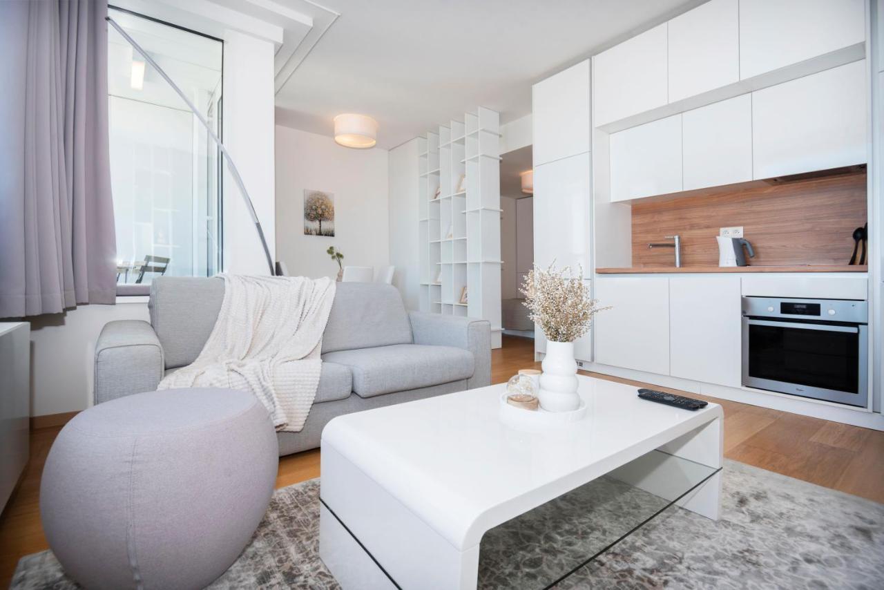 Apartamento Luxury 1Bdrm On The 28Th Floor Bratislava Exterior foto