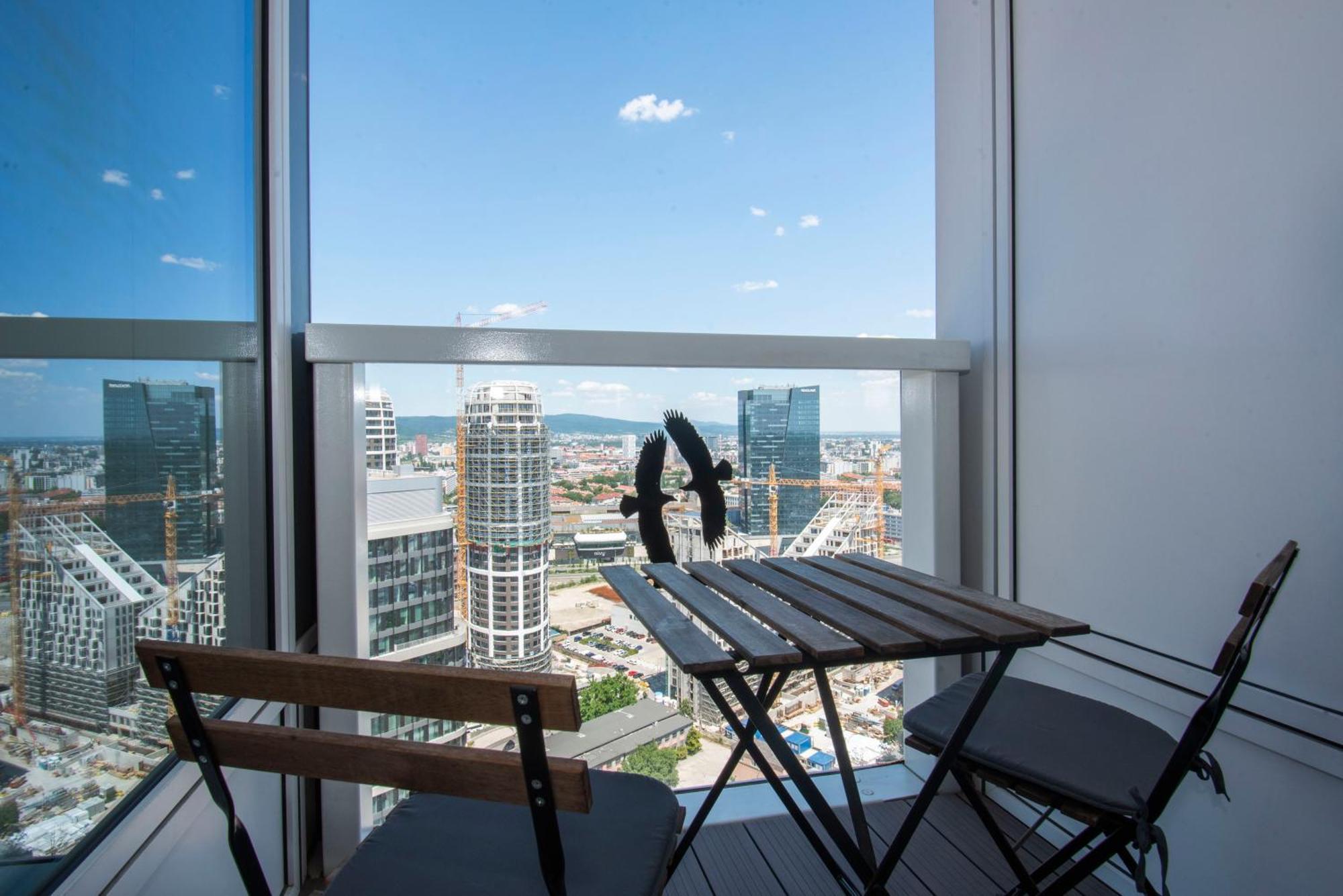 Apartamento Luxury 1Bdrm On The 28Th Floor Bratislava Exterior foto