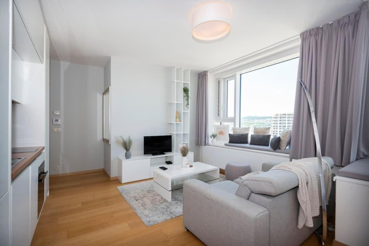Apartamento Luxury 1Bdrm On The 28Th Floor Bratislava Exterior foto