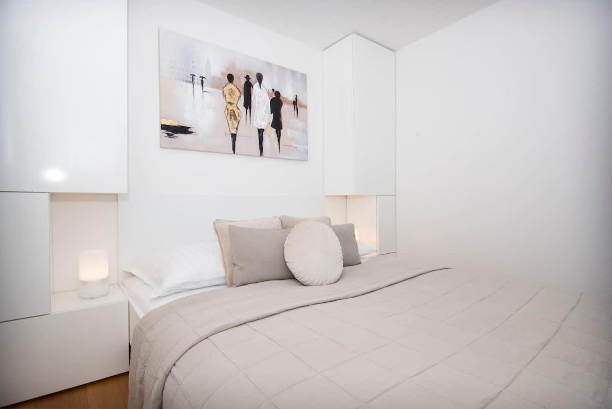 Apartamento Luxury 1Bdrm On The 28Th Floor Bratislava Exterior foto
