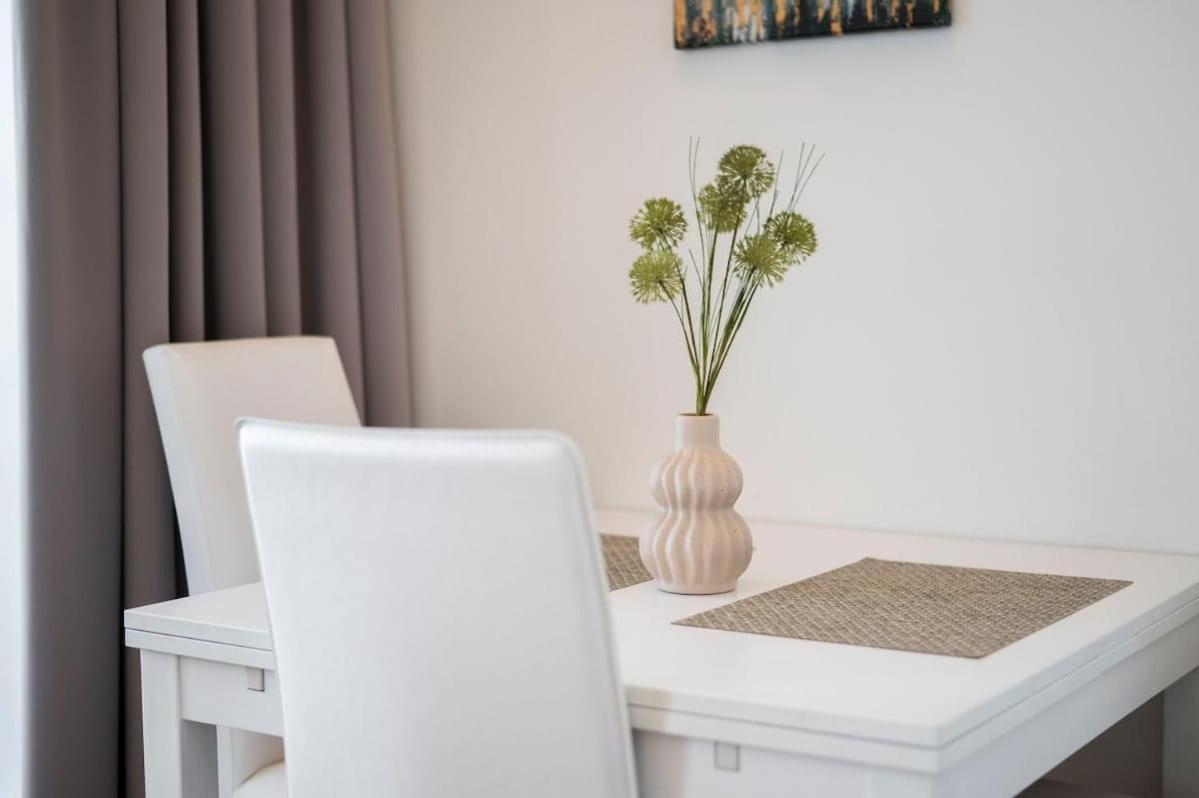 Apartamento Luxury 1Bdrm On The 28Th Floor Bratislava Exterior foto