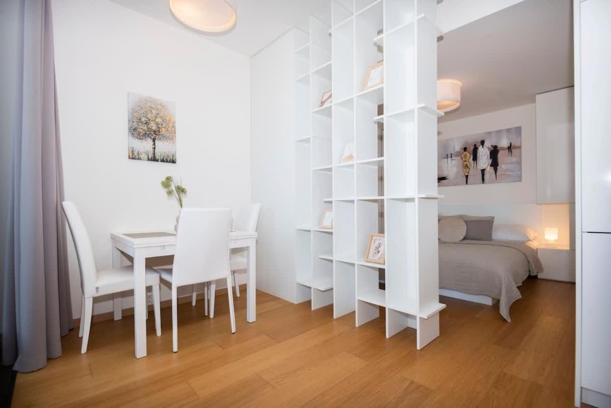 Apartamento Luxury 1Bdrm On The 28Th Floor Bratislava Exterior foto